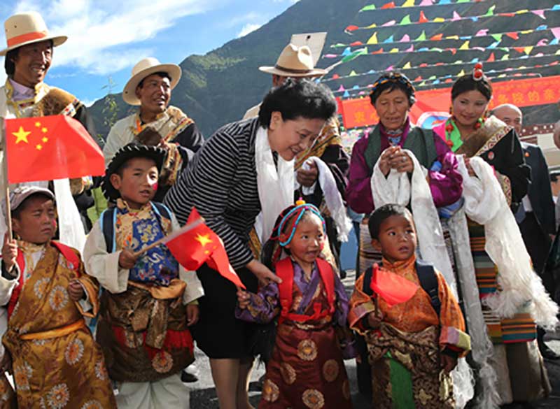 Gonsin Assists Central Delegation To Visit Changdou Tibetc