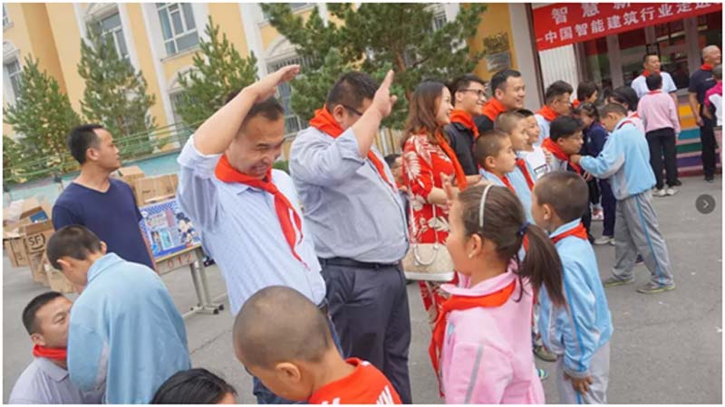 Gonsin In Xinjiang Bringing Love To Kids In The Mountains