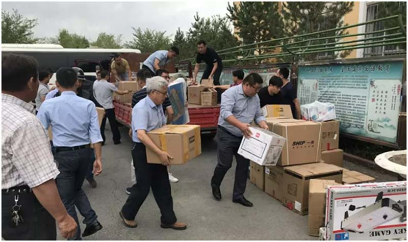 Gonsin In Xinjiang Bringing Love To Kids In The Mountains