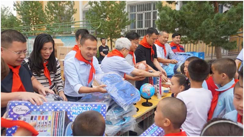 Gonsin In Xinjiang Bringing Love To Kids In The Mountains