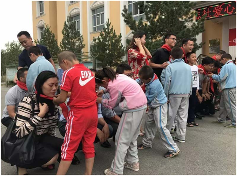 Gonsin In Xinjiang Bringing Love To Kids In The Mountains