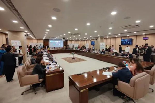 What Are the Devices Included in Simultaneous Interpretation Systems for Meetings?